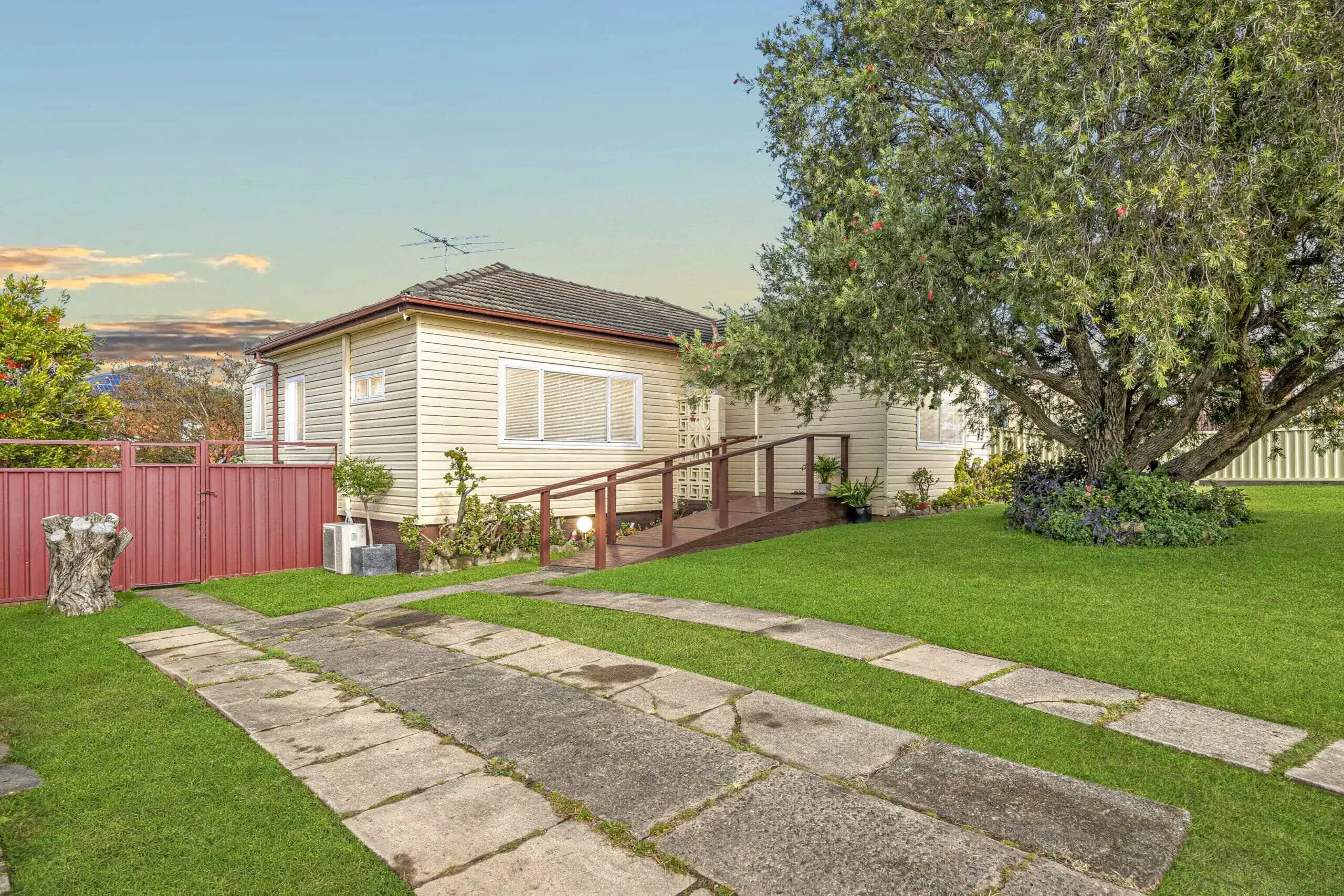 real estate agent Hinchinbrook